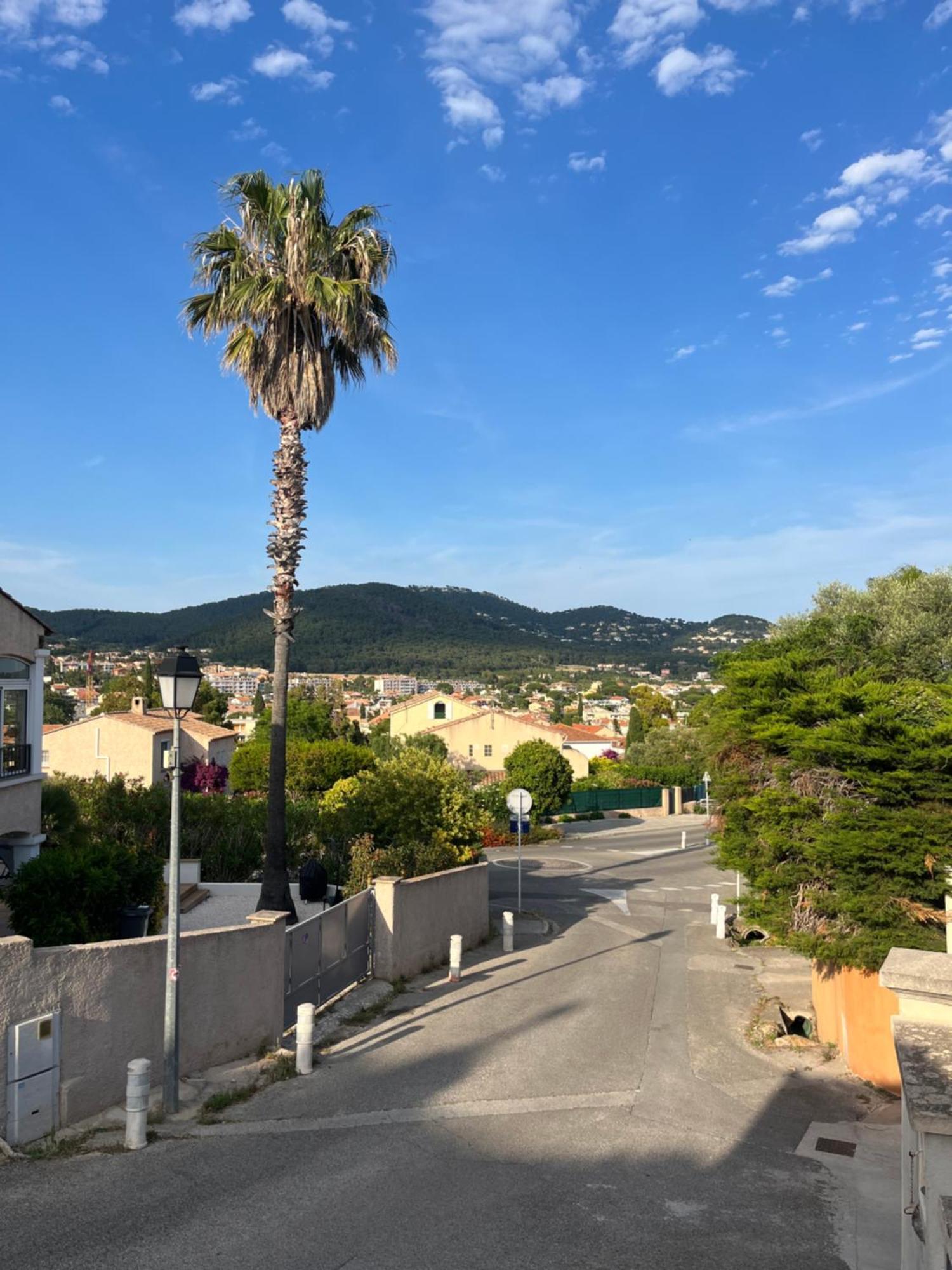 Charmant Bas De Villa Avec Terrasse A Proximite De La Plage Et Du Port Carqueiranne Eksteriør billede