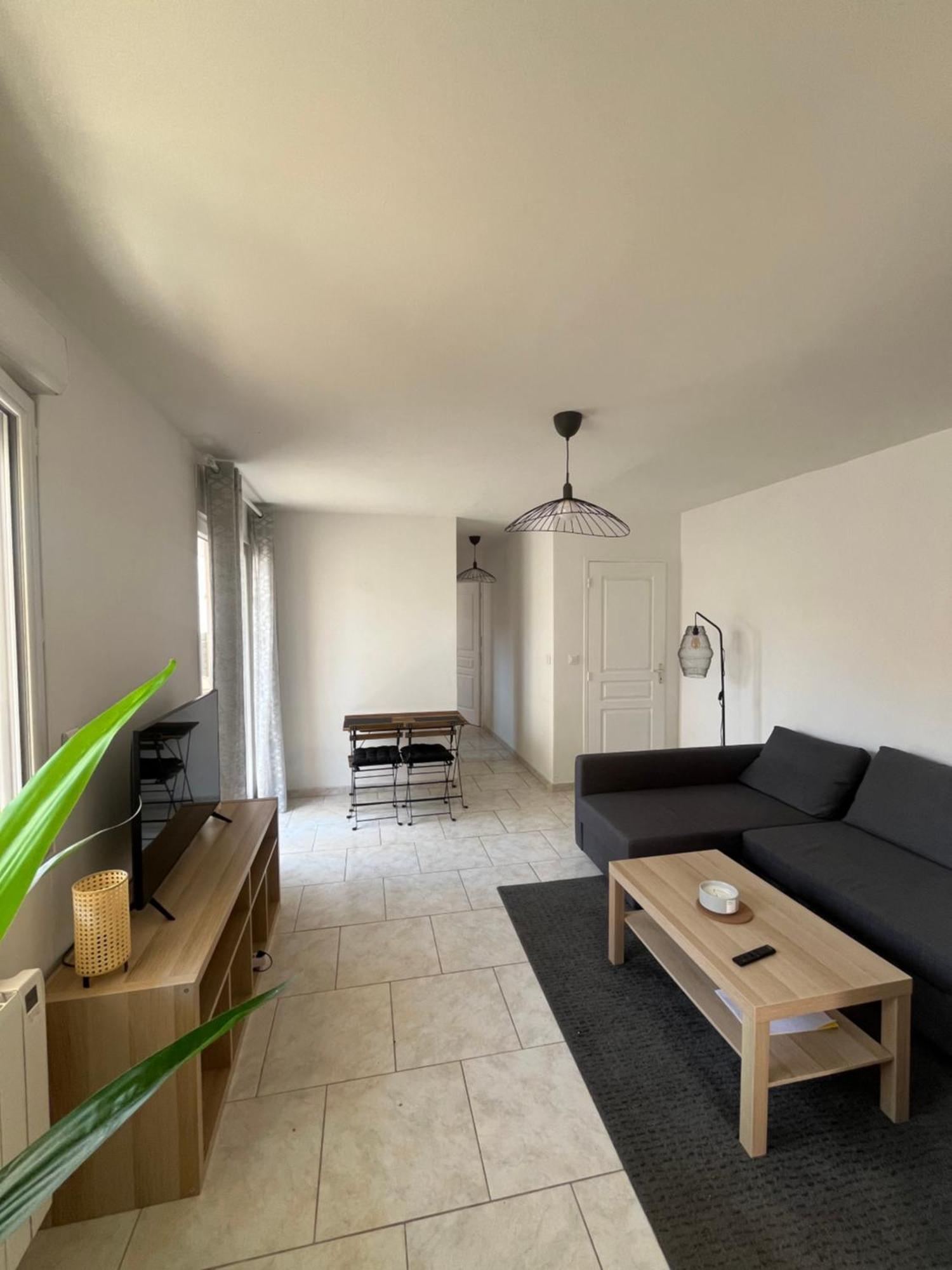 Charmant Bas De Villa Avec Terrasse A Proximite De La Plage Et Du Port Carqueiranne Eksteriør billede